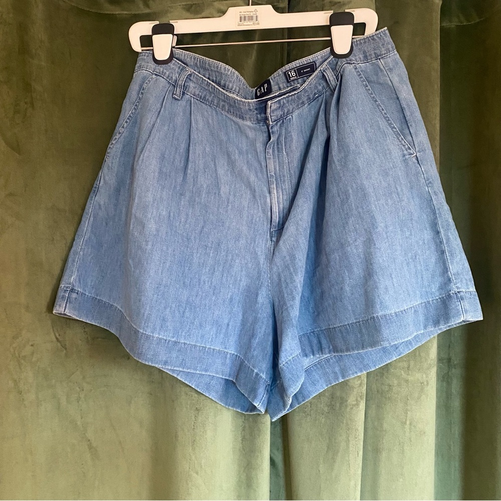 Gap tailored chambray shorts. Size 16 in Great condition.